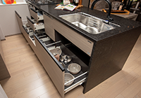 ソフトクローズ機能付きスライドキャビネット